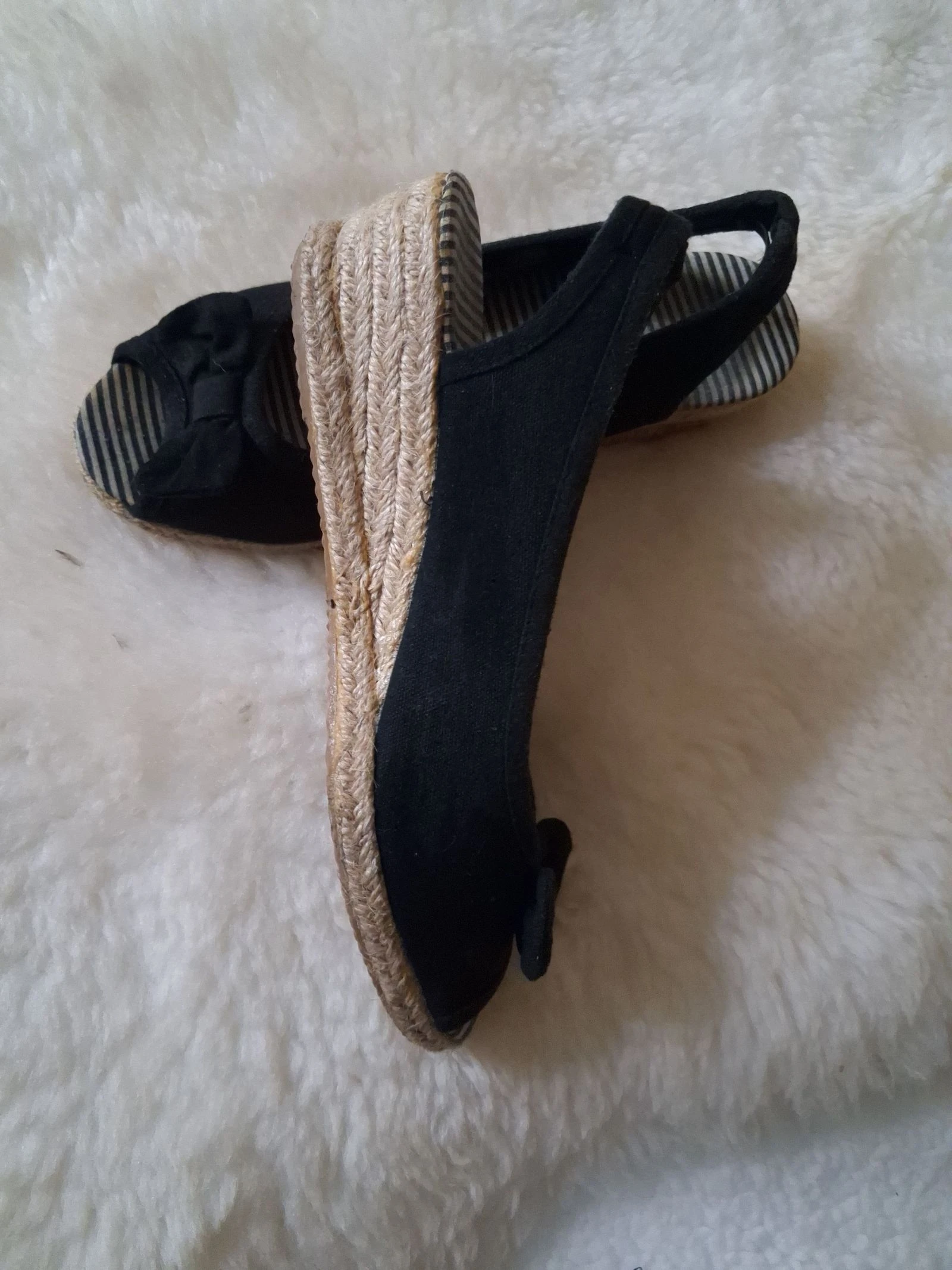 Sandales noires en toile à talons compensés taille 36